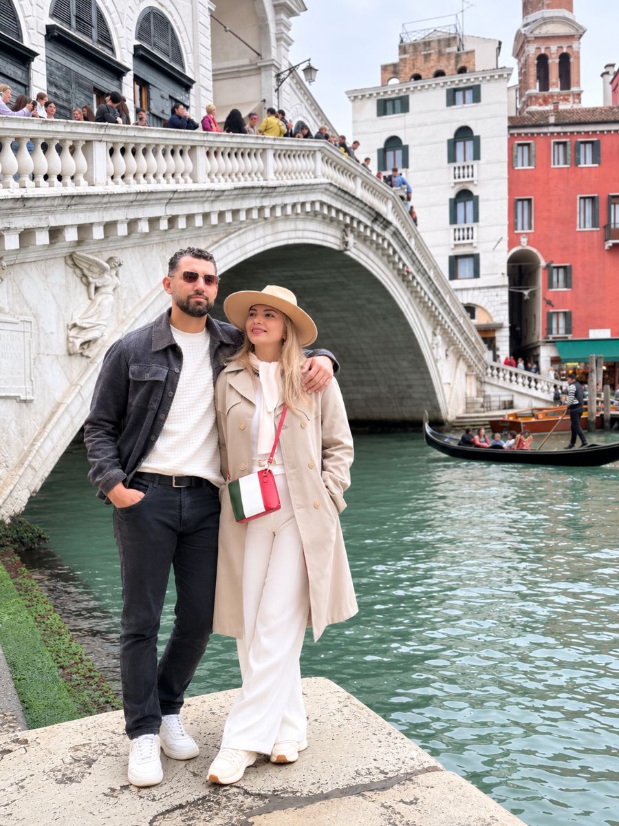 Sol y Luis en el Puente de Rialto, Venecia