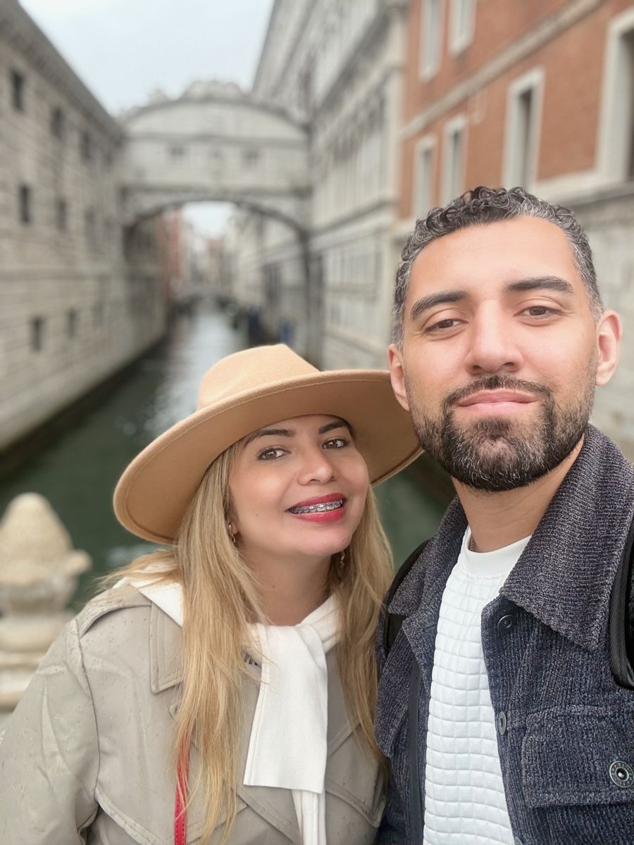 Sol y Luis en un canal de Venecia